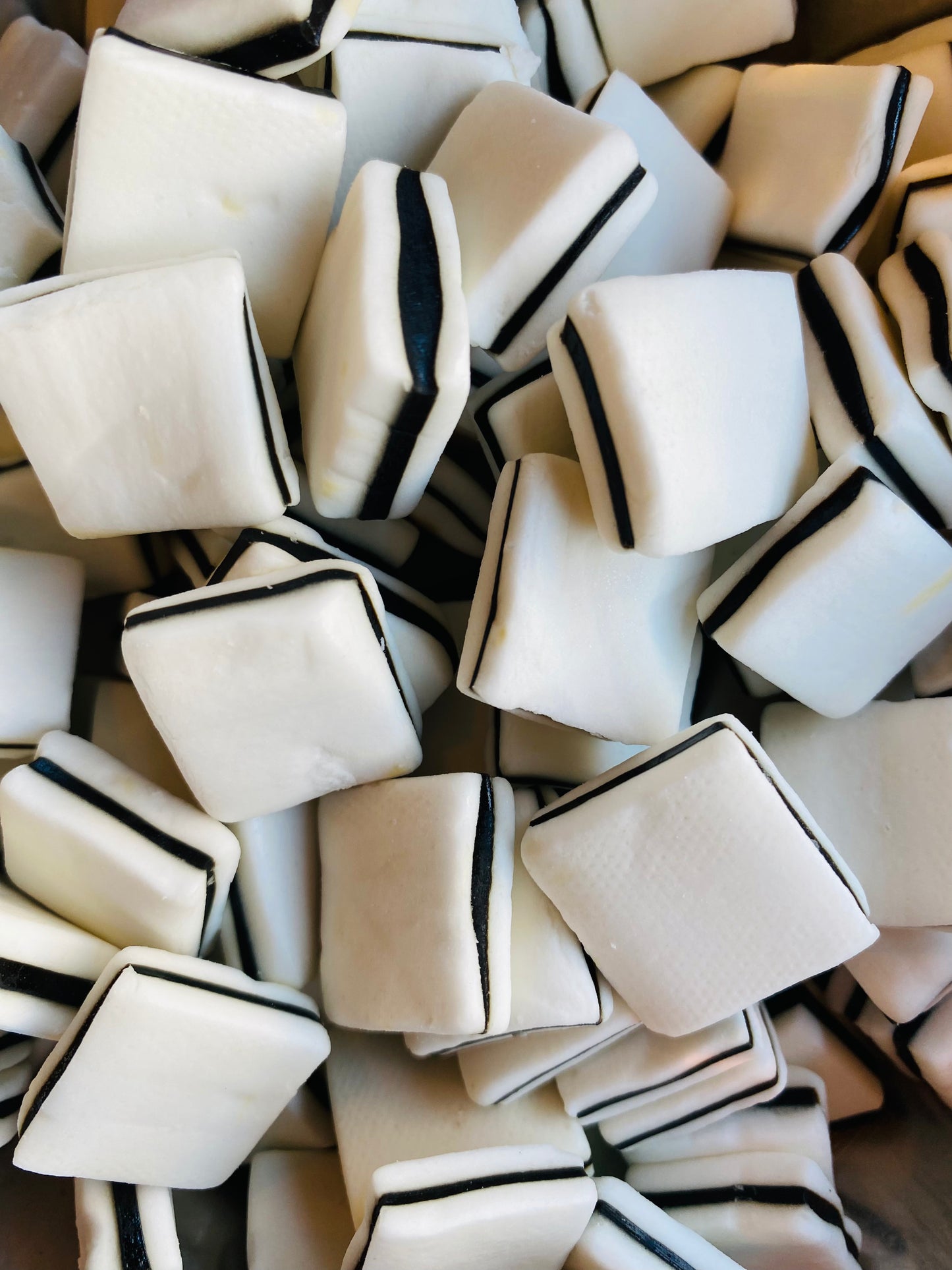 Black and White Mints 400g
